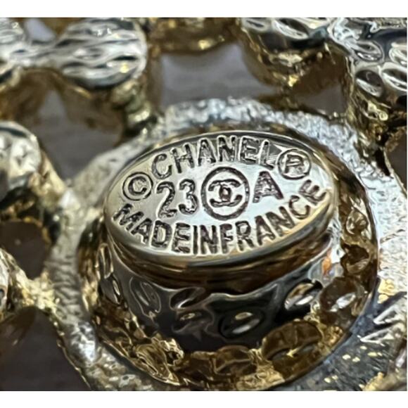 Chanel Cameliia Flower Pearl and Crystal Brooch Autumn/Pre-Fall 2023 (CCXX011) - Picture 7 of 7